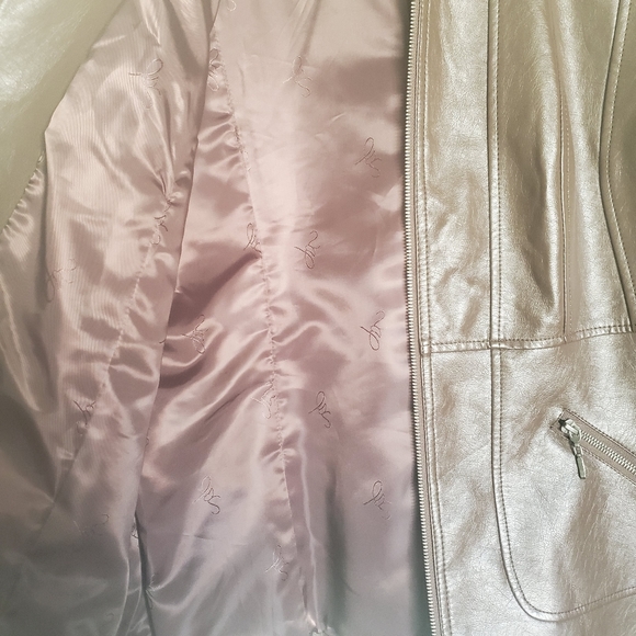 Susan Graver Faux Leather Jacket Size Medium - Picture 4 of 8